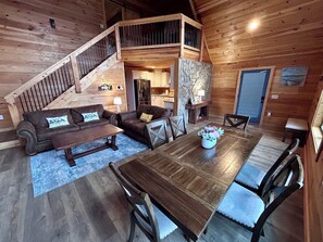 Smart TV, fireplace - Blue Jay Riverfront cozy cabin along the Nottley River in Murphy, North Carolina (Murphy)