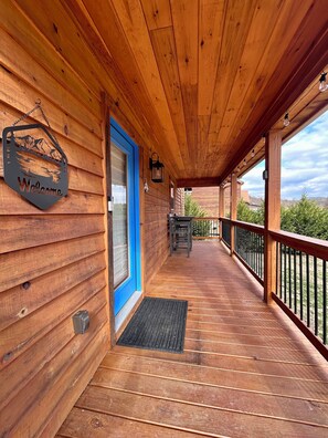 Exterior detail - Blue Jay Riverfront cozy cabin along the Nottley River in Murphy, North Carolina (Murphy)