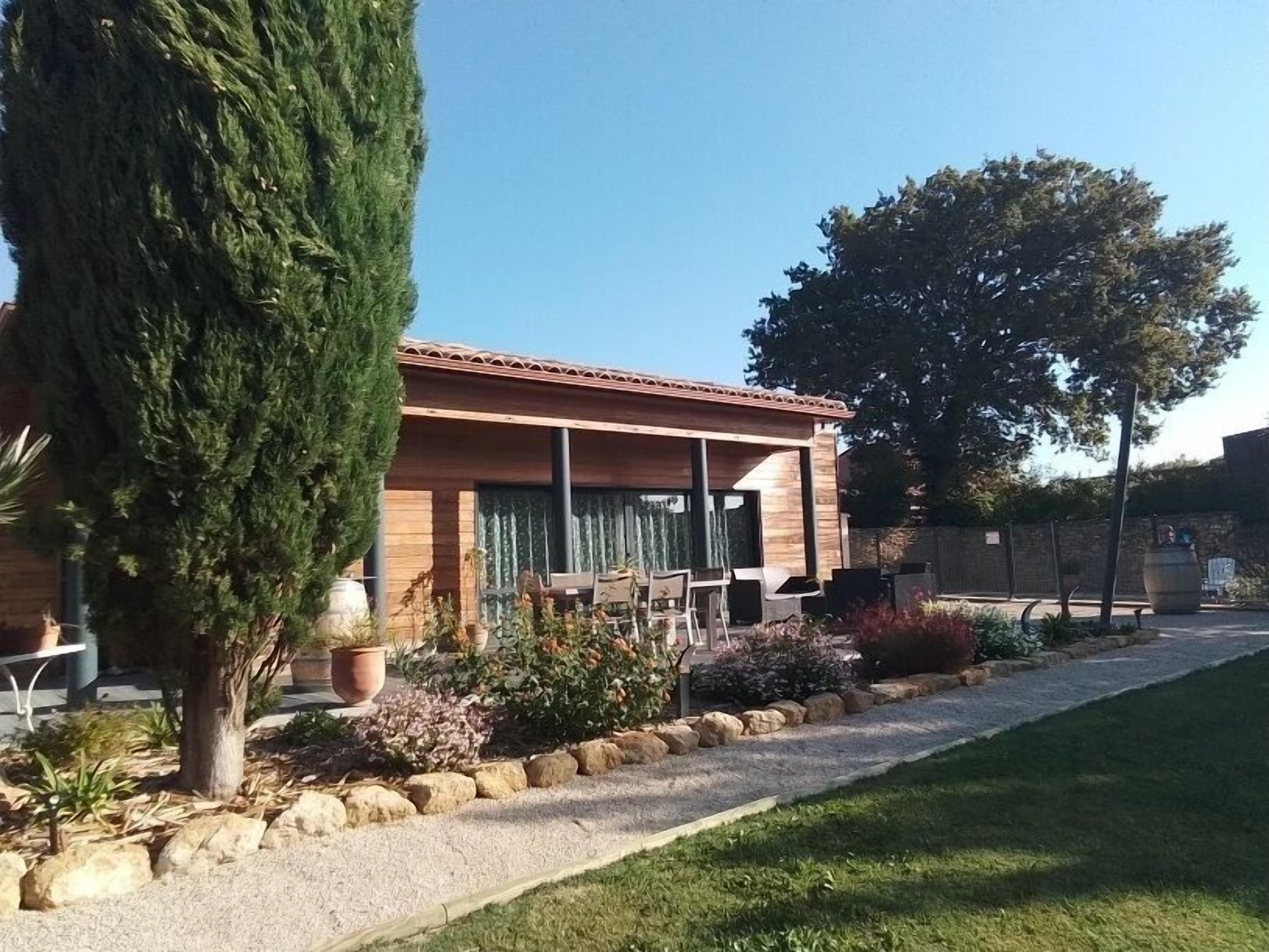 屋外ダイニングエリア