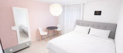 Iron/ironing board, internet, bed sheets