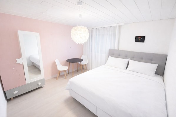 BĂŒgeleisen/BĂŒgelbrett, Internetzugang, BettwĂ€sche