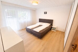 3 Schlafzimmer, Bügeleisen/Bügelbrett, Internetzugang, Bettwäsche