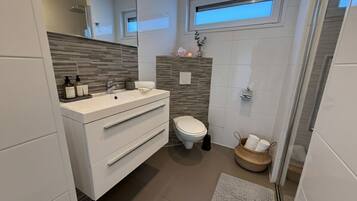 Douche, savon, papier toilette