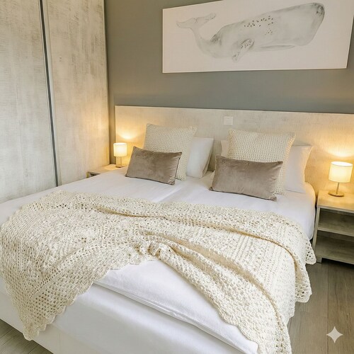 The sound of waves included: bright feel-good house for 6 people right by the water