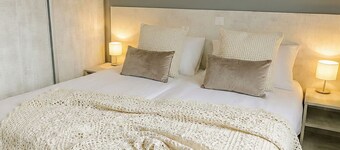 Wellenrauschen inklusive: Helles Wohlfühlhaus für 6 Personen direkt am Wasser