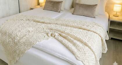 The sound of waves included: bright feel-good house for 6 people right by the water