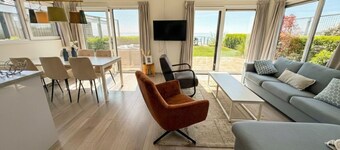 The sound of waves included: bright feel-good house for 6 people right by the water