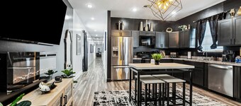 Spacious 10BR NOLA Home, Perfect for Groups, King bed