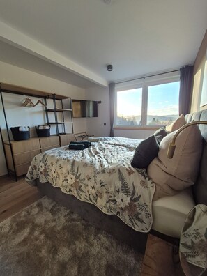 1 bedroom, iron/ironing board, WiFi, bed sheets - "janzweitnah" with stunning views and outdoor sauna - perfect for a time-out (Gerolstein)