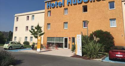 Hotel HubOne3 Istres