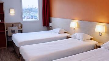 Bureau, espace de travail pour ordinateur portable, rideaux occultants