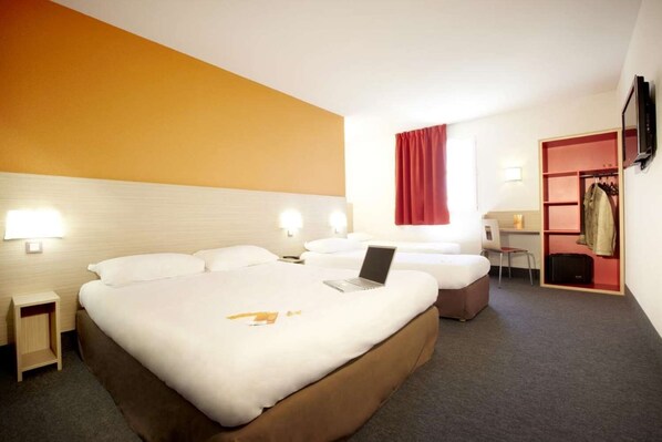 Bureau, espace de travail pour ordinateur portable, rideaux occultants