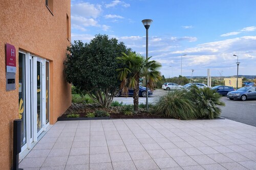 Hotel HubOne3 Istres