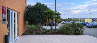 Hotel HubOne3 Istres