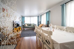 TV - Unique 4-Level Home in the Heart of Beşiktaş (Istanbul)