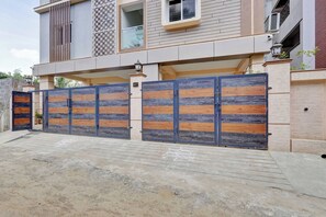 Property grounds - Ecostay Valasaravakkam (Chennai)