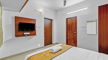 Deluxe Apartment | Desk, free WiFi