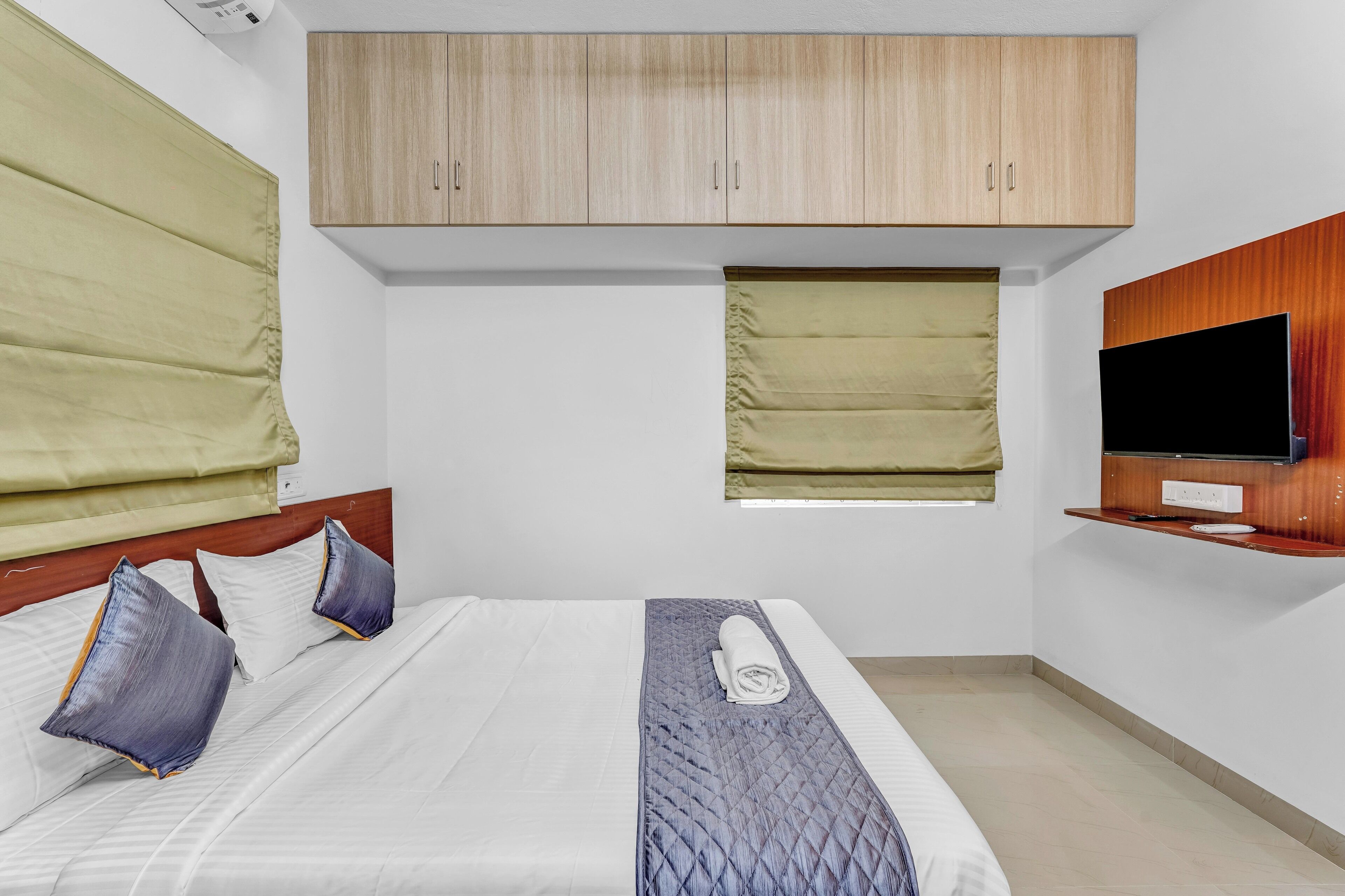 Deluxe Room, City View | Desk, free WiFi