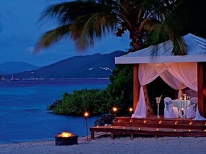 A beachside tent with a table set for dining, overlooking the sea and mountains. - Spacious 3-bedroom Luxury Ritz Carlton condo in tranquil St Thomas (St Thomas)