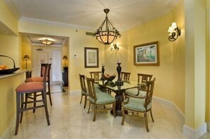 Dining - Spacious 3-bedroom Luxury Ritz Carlton condo in tranquil St Thomas (St Thomas)