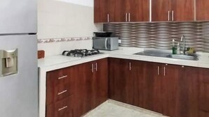 咖啡機/沖茶器、雪櫃、多士爐、廚房用具/餐具/器皿
