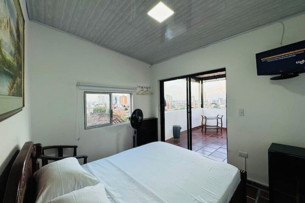 4 slaapkamers, een bureau, een strijkplank/strijkijzer, gratis wifi