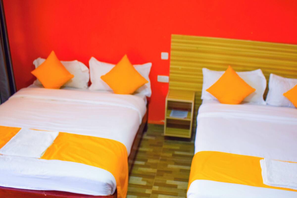 Double or Twin Room, Garden View | Meja, ruang kerja komputer riba, langsir/tirai gelap terus, kalis bunyi