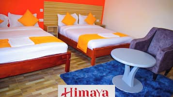 Bureau, espace de travail pour ordinateur portable, rideaux occultants