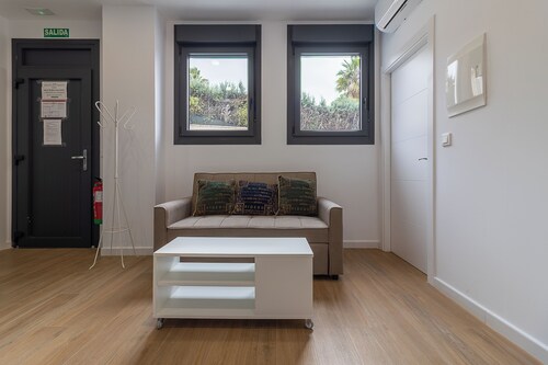 Ares II 15 min Roman Theater, Cradle and Pet Friendly