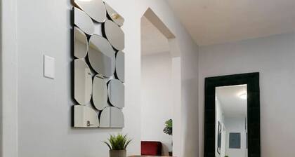 Sunlit 2BR Retreat – Experience MTL in Comfort