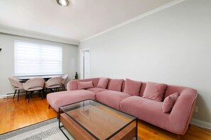 Living area - Elegant 2BR Retreat A Stylish Stay on MTL West (Montreal)