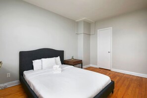 2 habitaciones, escritorio, tabla de planchar con plancha y wifi 