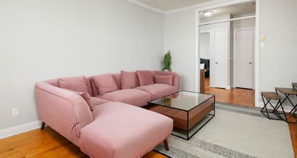 Elegant 2BR Retreat A Stylish Stay on MTL West