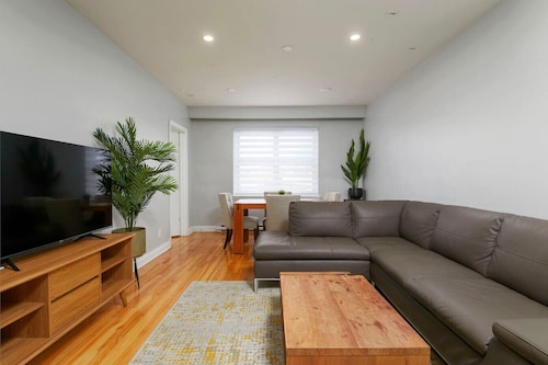 Spacious & Trendy 2BR – Live Montreal