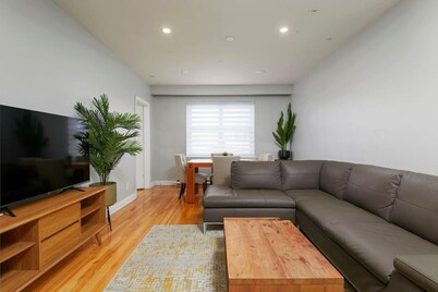 Spacious & Trendy 2BR – Live Montreal