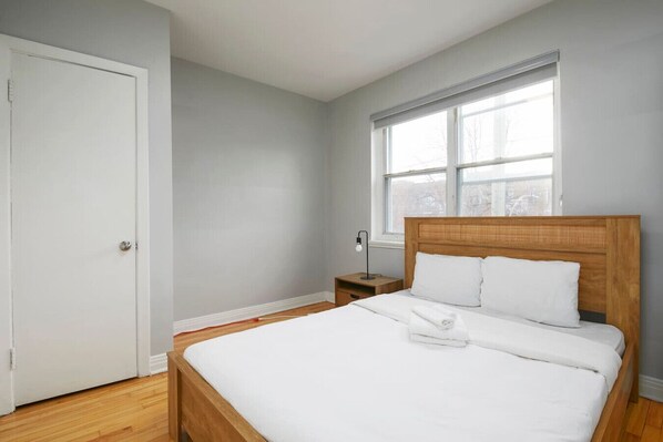 Desk, iron/ironing board, WiFi, bed sheets - District Deux | Modern 2BR in MTL West (Montreal)