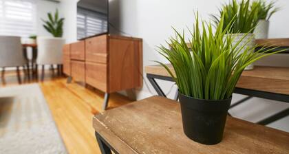 District Deux | Modern 2BR in MTL West