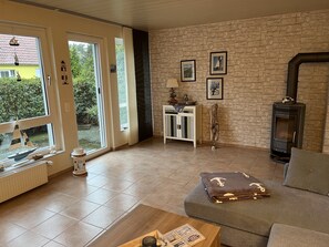 TV, fireplace - Anchorage Pruchten. Cozy vacation apartment near Bodden & Baltic Sea (Pruchten)