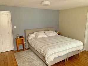 5 slaapkamers, een strijkplank/strijkijzer, gratis wifi, beddengoed
