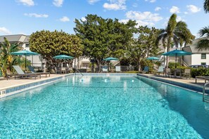 A heated pool - Bay Front Views, 2 bedroom 2 bath (Sanibel)