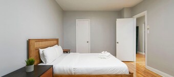 Contemporary 2BR – Stylish Comfort on MTL West
