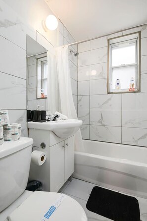 Hair dryer - Contemporary 2BR – Stylish Comfort on MTL West (Montreal)