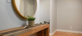 Bright & Stylish 2BR – Prime Stay on MTL