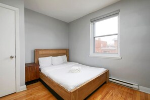 2 Schlafzimmer, Schreibtisch, Bügeleisen/Bügelbrett, WLAN