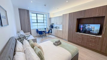 2 bedrooms, iron/ironing board, WiFi, bed sheets