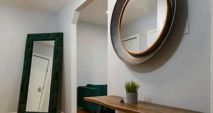 Modern Living – A Trendy 2BR in Montreal