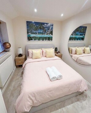 Unclassified image, 4 of 14, button - Queens Park 1BDR Apt | Little Venice, Notting Hill (London)