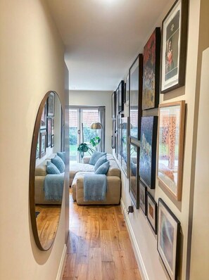 Unclassified image, 2 of 14, button - Queens Park 1BDR Apt | Little Venice, Notting Hill (London)