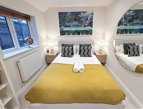 1 室のベッドルーム、デスク、アイロン / アイロン台、WiFi (無料)