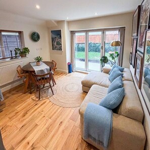 Unclassified image, 3 of 14, button - Queens Park 1BDR Apt | Little Venice, Notting Hill (London)